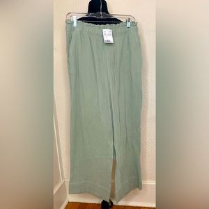 H&M sage green lightweight gauze crop wide leg Pants sz M